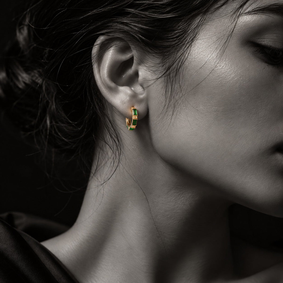Why Huggie Earrings Are Trending in Canada